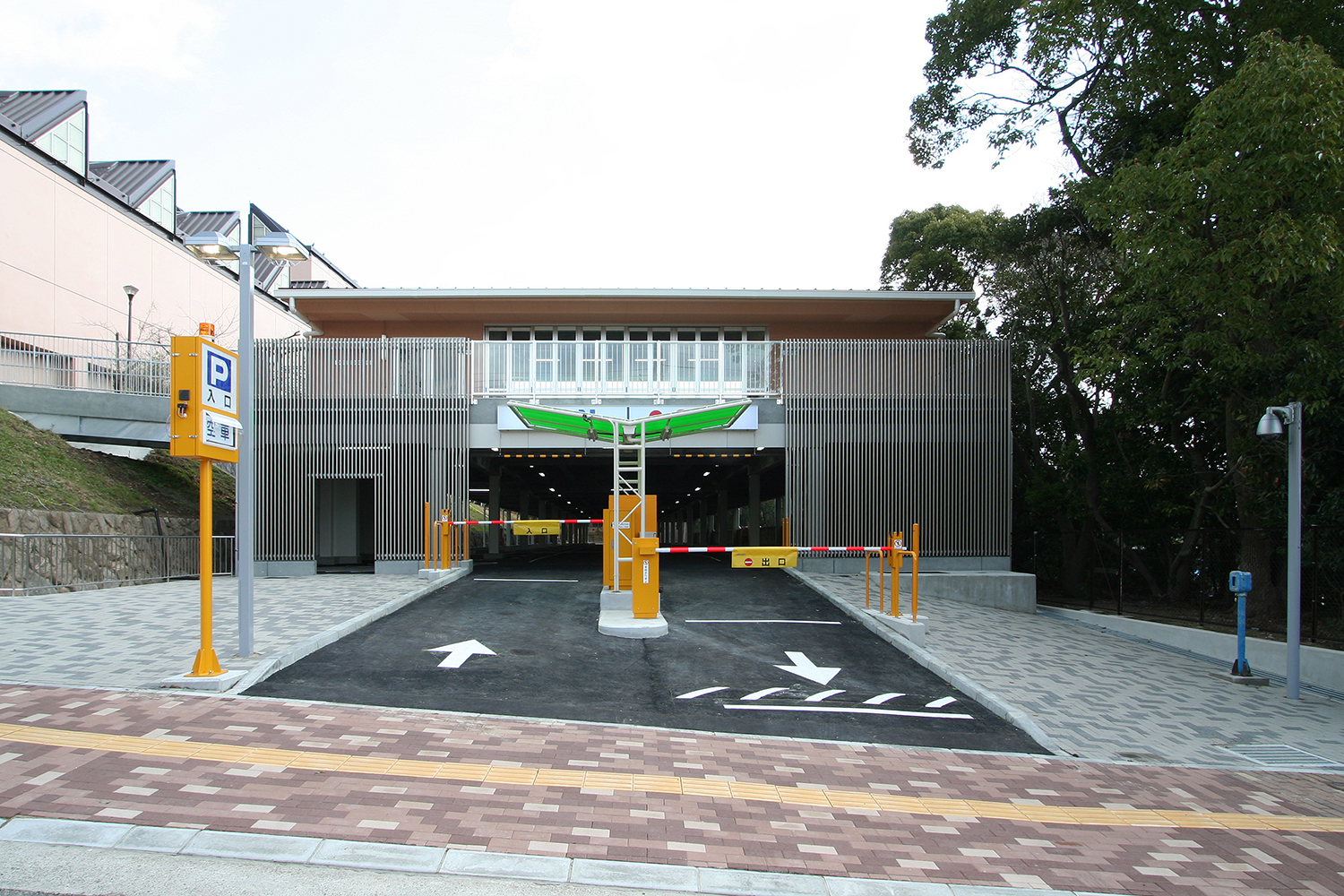王子弓道場（駐車場）