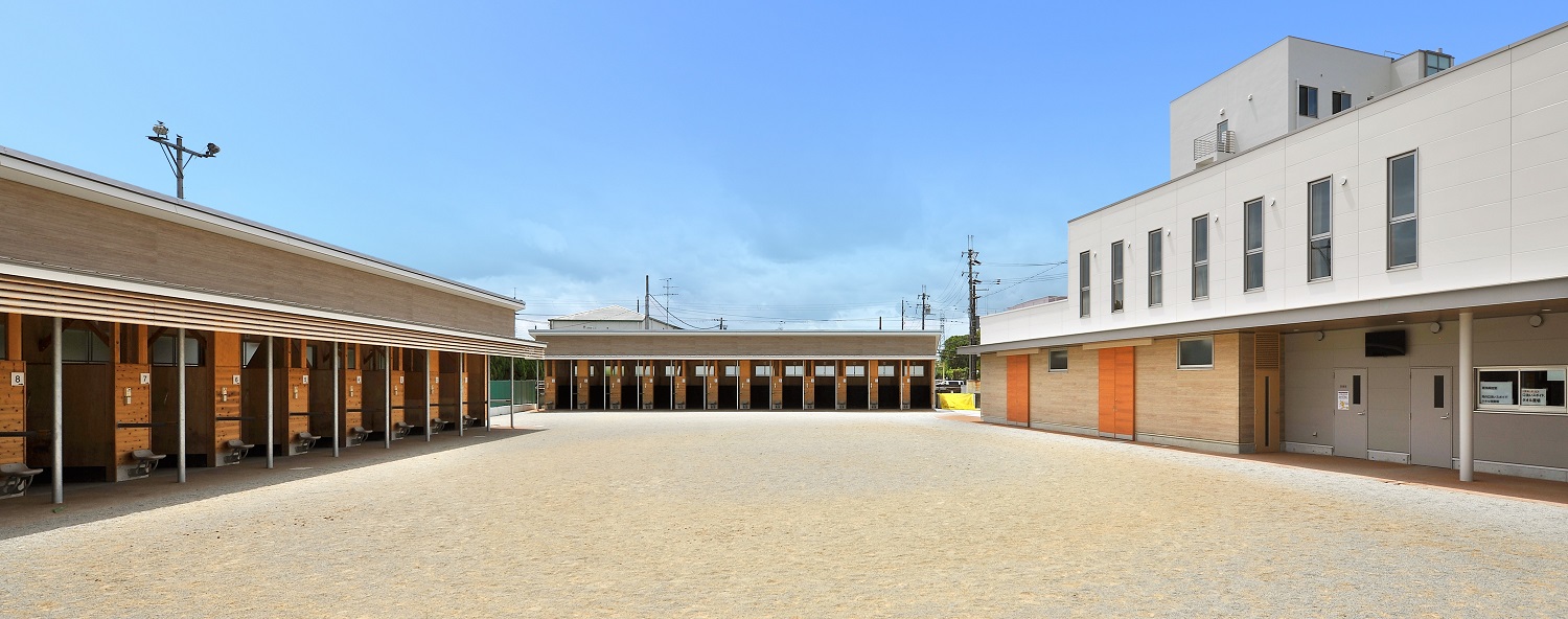 園田競馬場誘導馬房、装鞍所